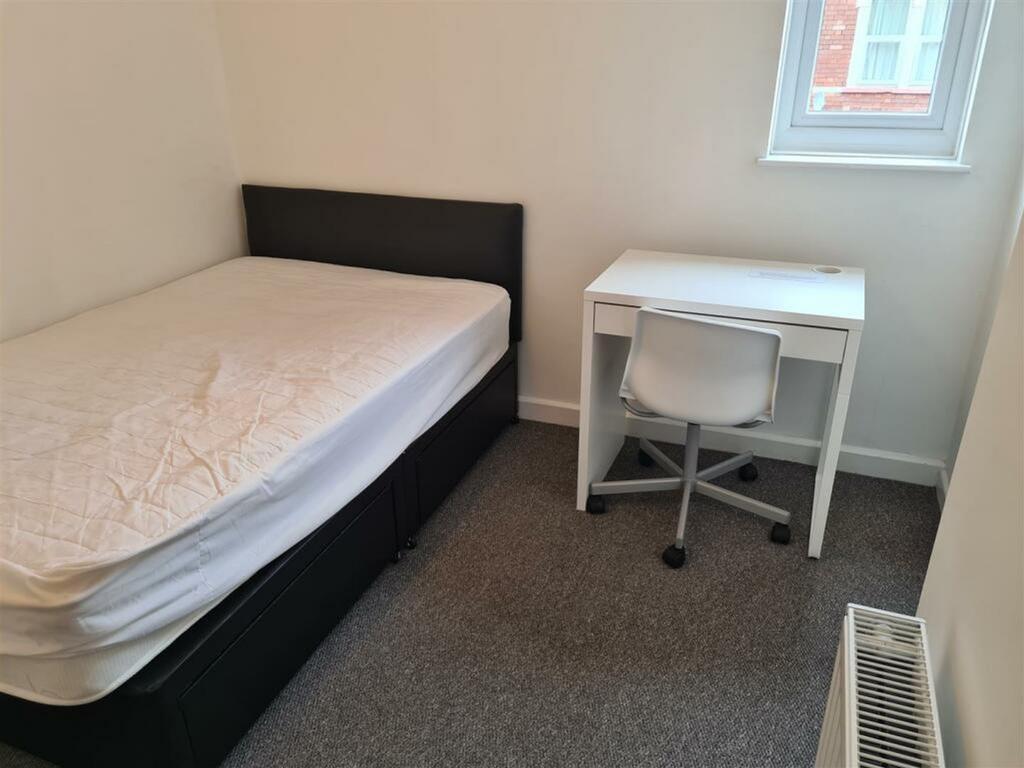 A bright and tidy double bedroom featuring a co...