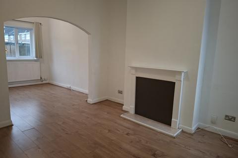 2 bedroom end of terrace house to rent, Haycroft Street, Grimsby