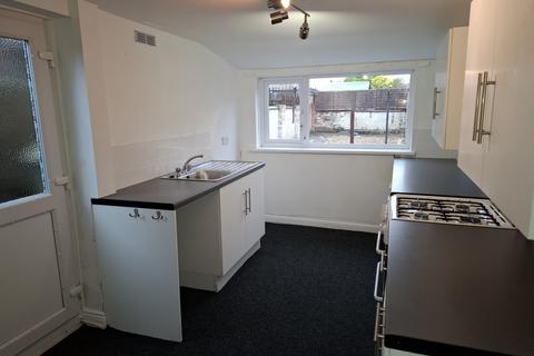 2 bedroom end of terrace house to rent, Haycroft Street, Grimsby