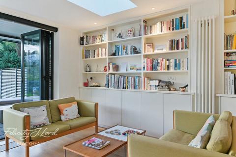 156 Ankerdine Crescent, London, SE18 3LG