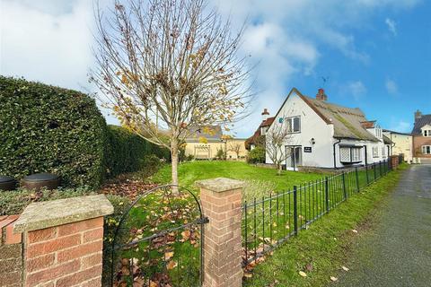 4 bedroom semi-detached house for sale, 2 White Street, Martham, NR29