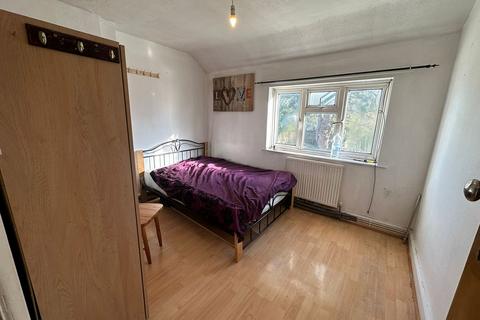 2 bedroom maisonette to rent, Marlborough Road, Uxbridge UB10