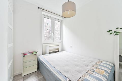 2 bedroom flat to rent, Hodister Close, Camberwell, London, SE5