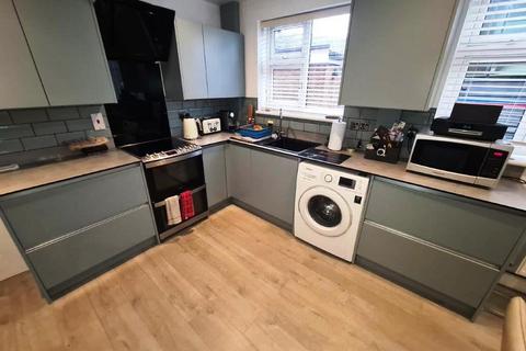 3 bedroom terraced house for sale, Circular Road, Denton, Denton