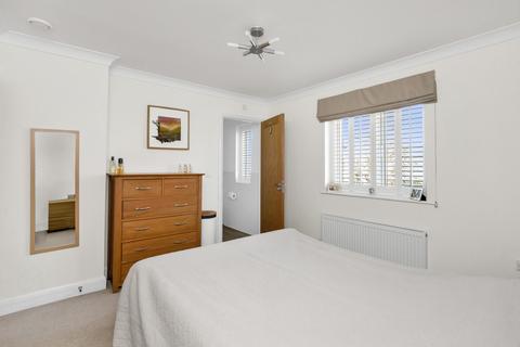 3 Barnby Close, Ashtead, KT21 2GZ
