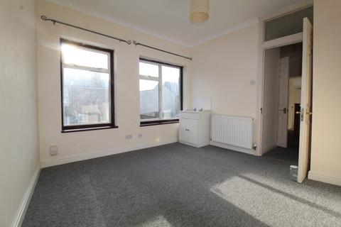 2 bedroom terraced house to rent, Reginald Street, Luton LU2