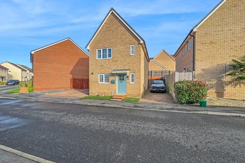 3 bedroom detached house for sale, Bamboo Crescent, Braintree, CM7