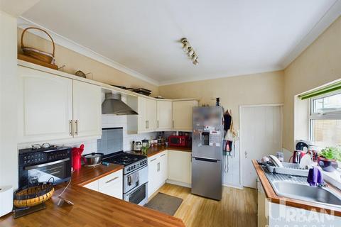 3 bedroom end of terrace house for sale, Sherburn Street, Hull