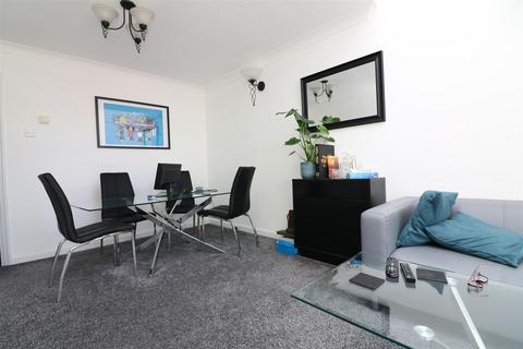 2 bedroom apartment to rent, Aynsley Court, Sandwich