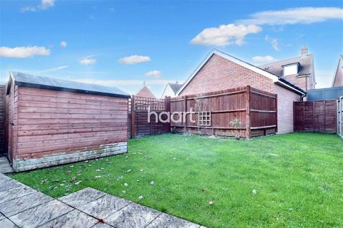 3 bedroom semi-detached house to rent, Lakeland Drive, Berryfields