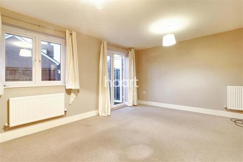 3 bedroom semi-detached house to rent, Lakeland Drive, Berryfields