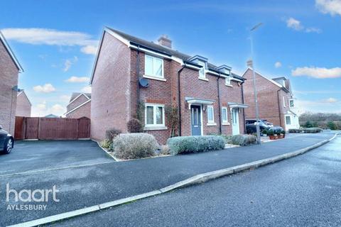 3 bedroom semi-detached house to rent, Lakeland Drive, Aylesbury