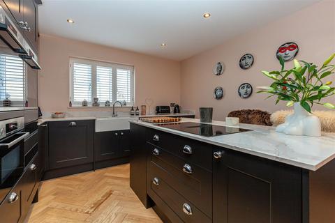 4 bedroom detached house for sale, Burton Mews, Burford