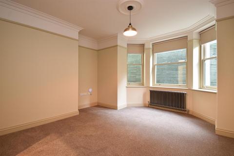 2 bedroom apartment to rent, Cornwallis Gardens, Hastings TN34