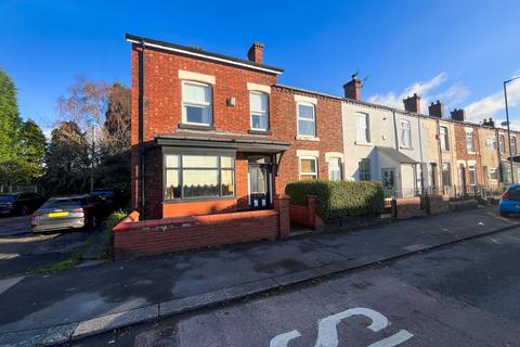 4 bedroom end of terrace house for sale, Old Road, Hyde