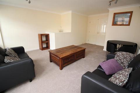 3 bedroom apartment to rent, Station Road West, Canterbury