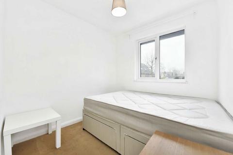 3 bedroom terraced house to rent, Kinburn Street, London SE16