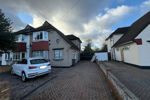 4 bedroom semi-detached house to rent, Camborne Way, Hounslow TW5