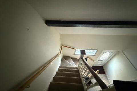 4 bedroom semi-detached house to rent, Camborne Way, Hounslow TW5