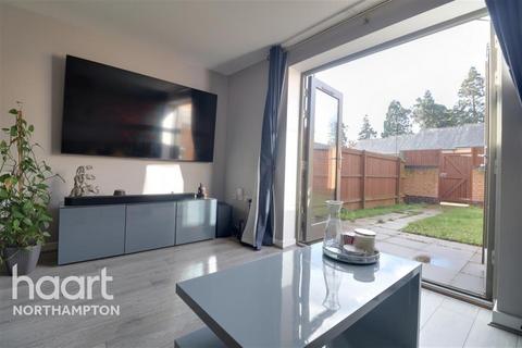 2 bedroom end of terrace house to rent, ROUNDING MEWS  NORTHAMPTON