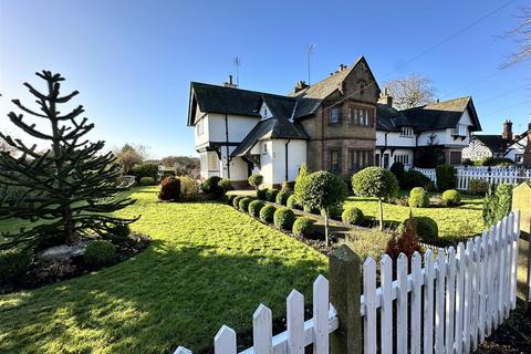 3 bedroom cottage to rent, Raby Road, Thornton Hough