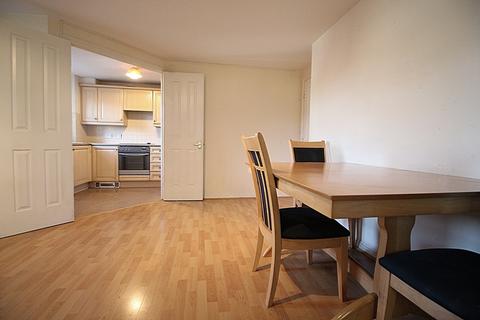 2 bedroom flat to rent, Perkin Close,  Hounslow, TW3