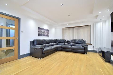 3 Ballater Close, Leicester, LE5 6XA