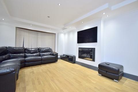 3 Ballater Close, Leicester, LE5 6XA