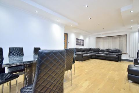 3 Ballater Close, Leicester, LE5 6XA