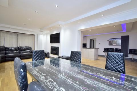 3 Ballater Close, Leicester, LE5 6XA