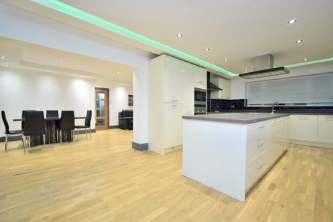 3 Ballater Close, Leicester, LE5 6XA