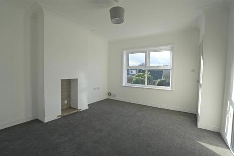 2 bedroom end of terrace house for sale, Whitegate Road, Halifax