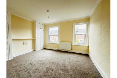 2 bedroom terraced house to rent, Hambro Road, Streatham SW16