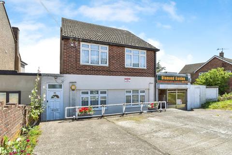 3 bedroom semi-detached house to rent, Laburnum Road Rochester ME2