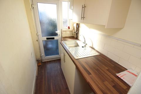 2 bedroom flat for sale, Central Road, Worcester Park KT4