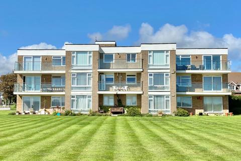 2 bedroom flat for sale, Flat 7 Janred Court, Sea Road, Barton on Sea, New Milton, Hampshire, BH25 7PF