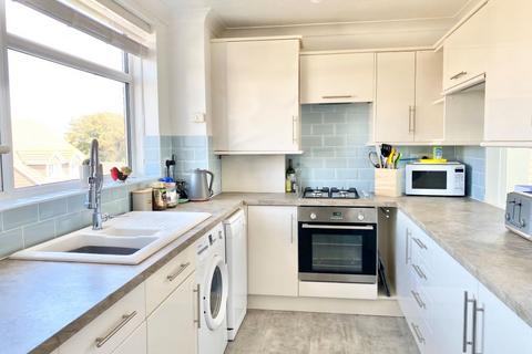 2 bedroom flat for sale, Flat 7 Janred Court, Sea Road, Barton on Sea, New Milton, Hampshire, BH25 7PF