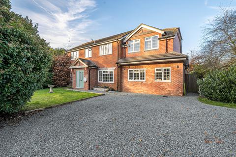 5 bedroom detached house for sale, Holmesdale Close, Guildford, GU1