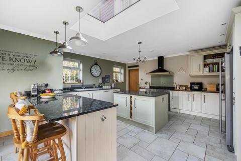 5 bedroom detached house for sale, Holmesdale Close, Guildford, GU1