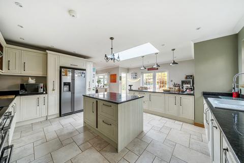 5 bedroom detached house for sale, Holmesdale Close, Guildford, GU1