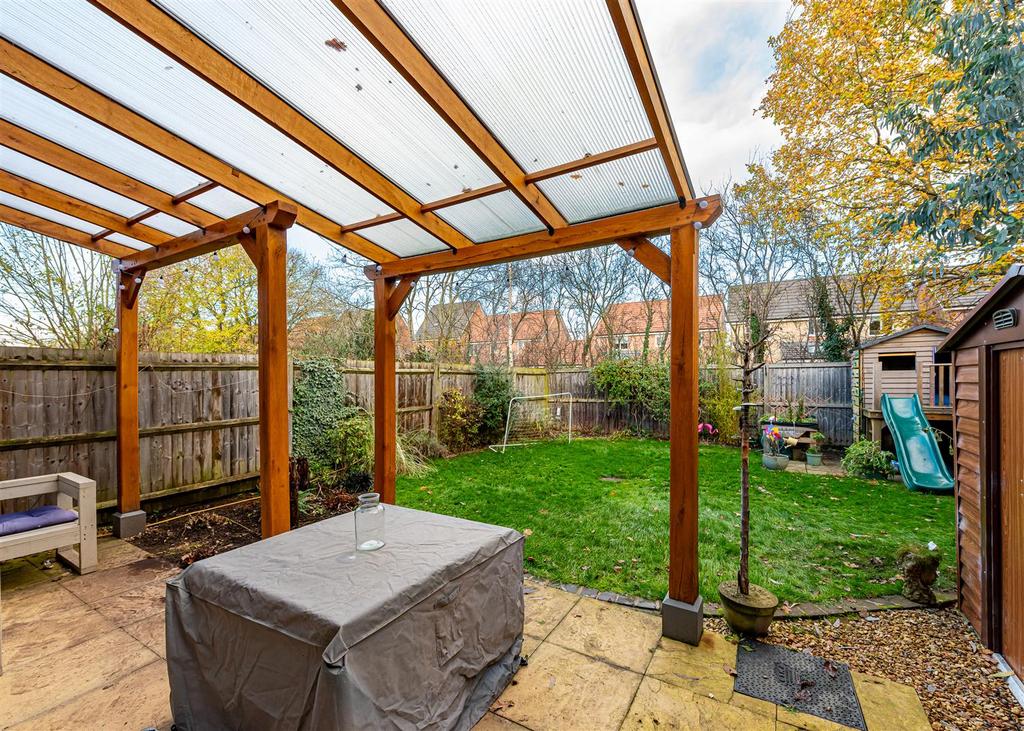 29 Bluebell Way-garden1.jpg