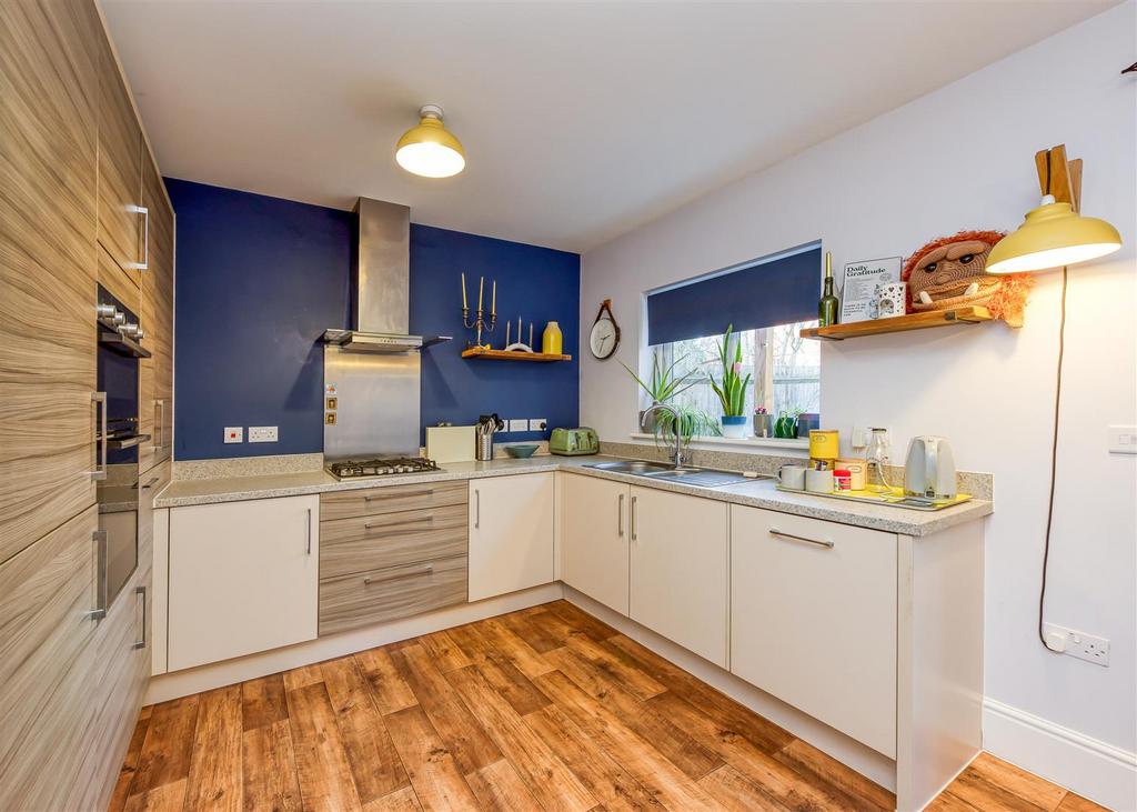 29 Bluebell Way-kitchen3.jpg