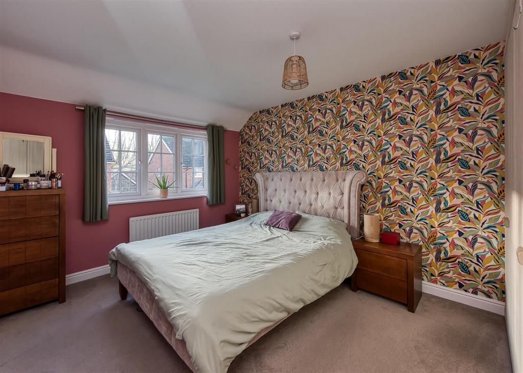 29 Bluebell Way-bed1.jpg