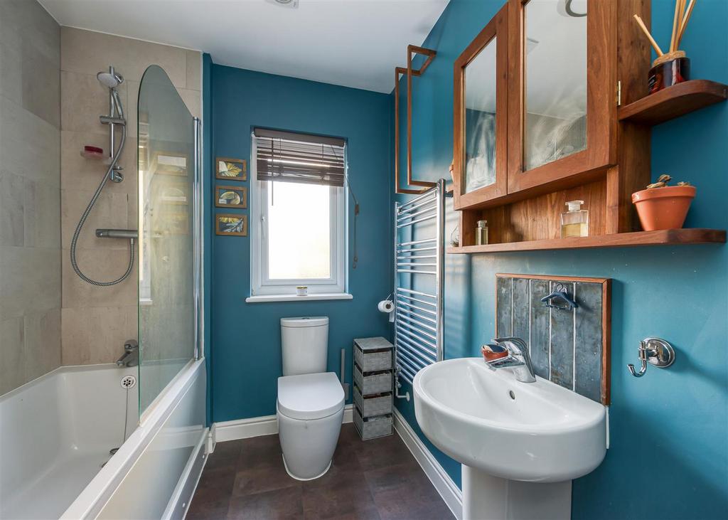 29 Bluebell Way-bathroom.jpg