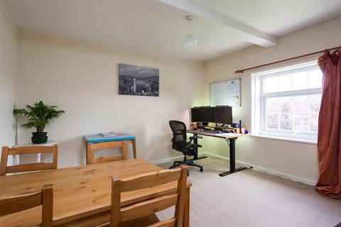 2 bedroom flat to rent, Cherry Tree FlatMarket PlaceEasingwold