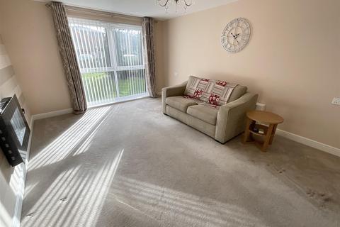 2 bedroom ground floor flat for sale, Commonwealth Drive, Three Bridges, Crawley, West Sussex