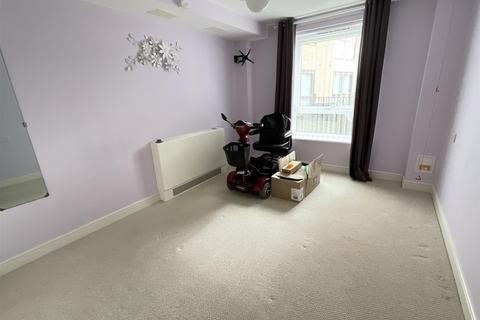 2 bedroom ground floor flat for sale, Commonwealth Drive, Three Bridges, Crawley, West Sussex