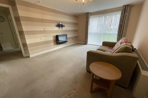 2 bedroom ground floor flat for sale, Commonwealth Drive, Three Bridges, Crawley, West Sussex