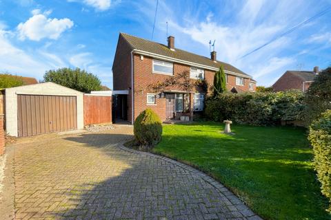 3 bedroom semi-detached house for sale, Mollands Lane, South Ockendon, Essex, RM15