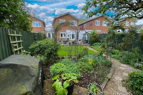 3 bedroom link detached house to rent, Willow Close, Towcester